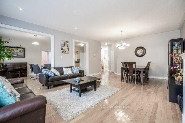 Photo 7 of 66 Carnoustie Crescent, Richmond Hill, Jefferson — HOMEH