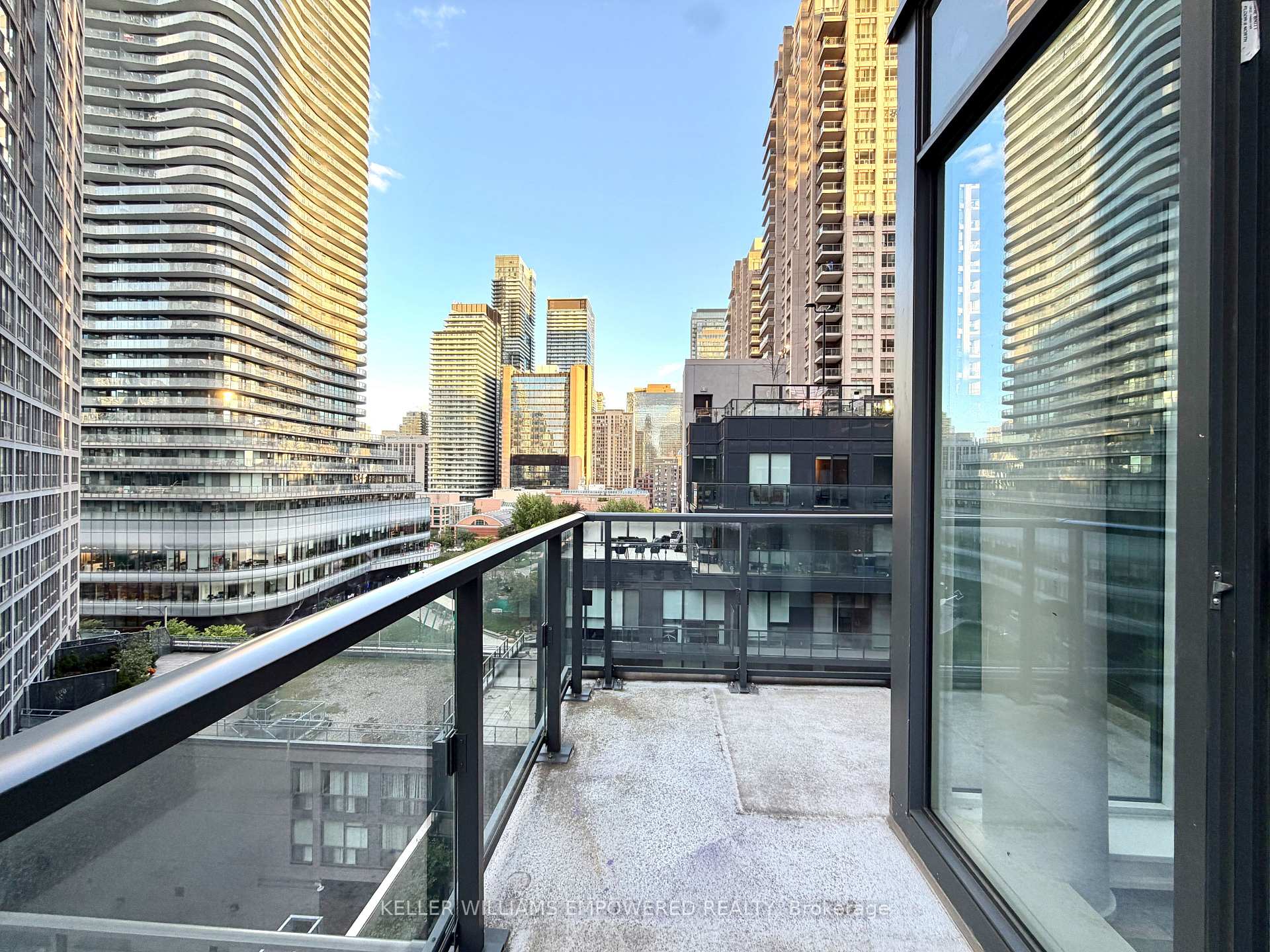 Photo 11 of Unit R801, 31 Phipps Street, Toronto, Bay Street Corridor — HOMEH