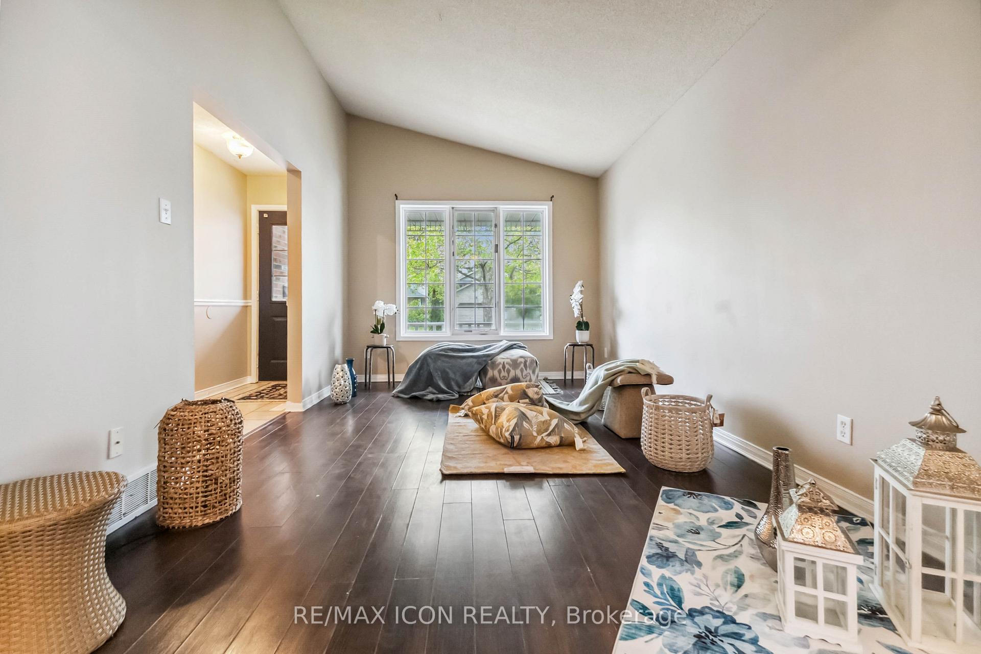 Photo 3 of 238 Fleming Drive, London, East D — HOMEH