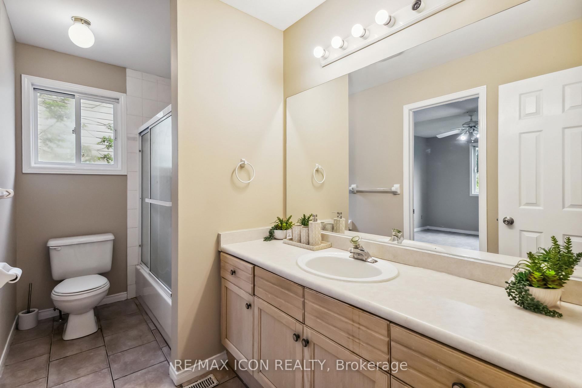 Photo 10 of 238 Fleming Drive, London, East D — HOMEH