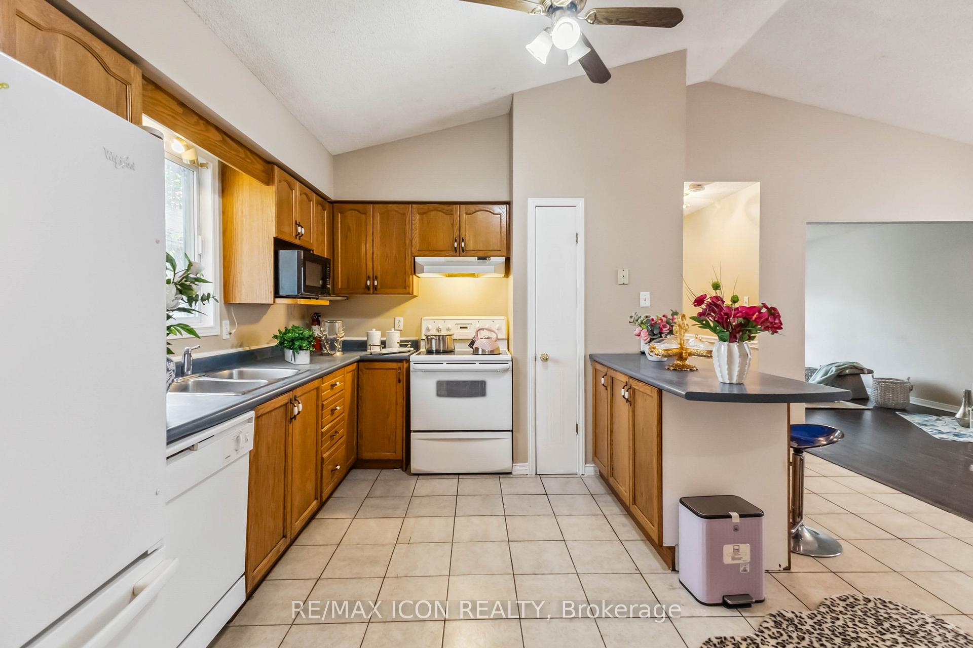 Photo 20 of 238 Fleming Drive, London, East D — HOMEH