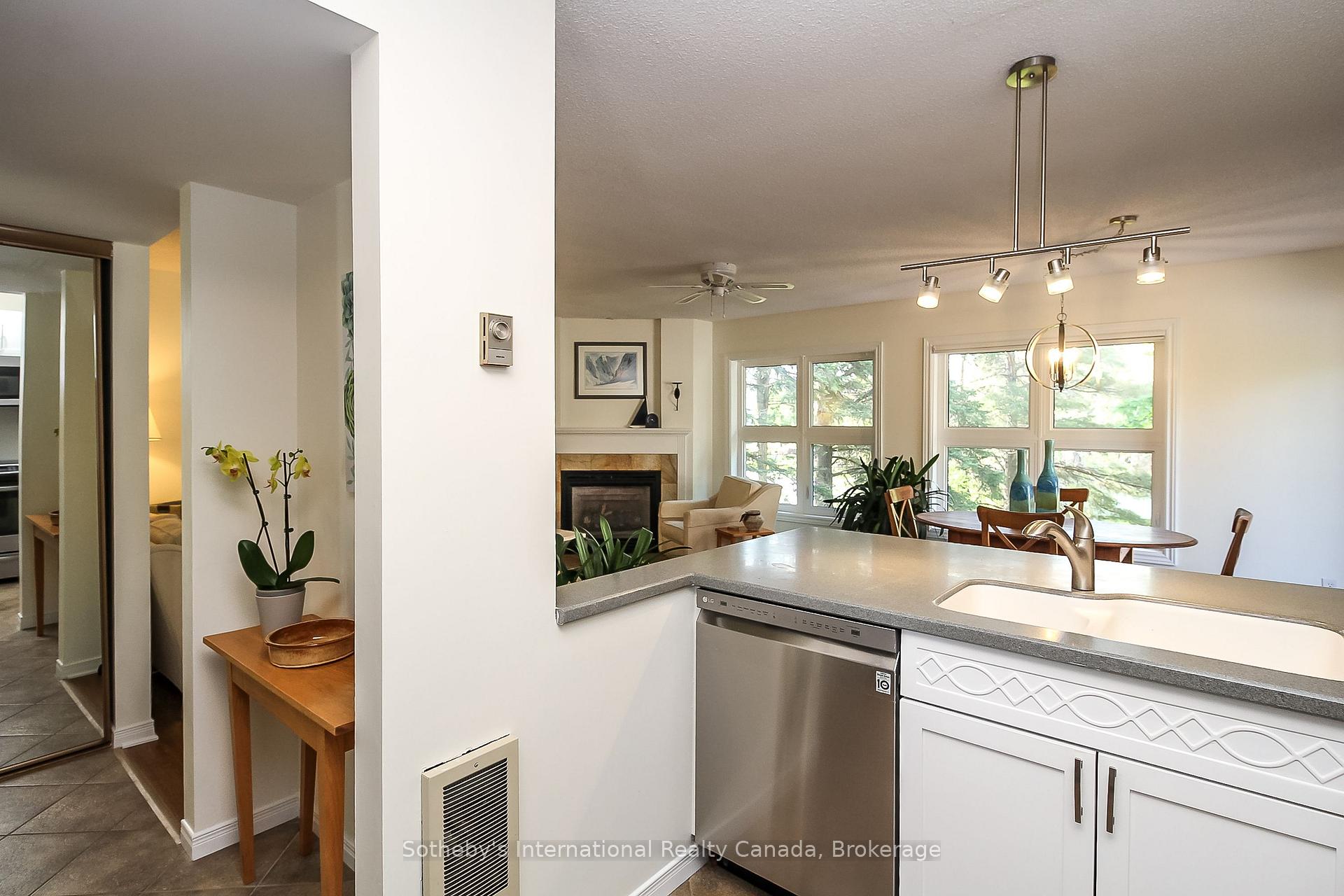 Photo 4 of 771 Johnston Park Avenue, Collingwood — HOMEH