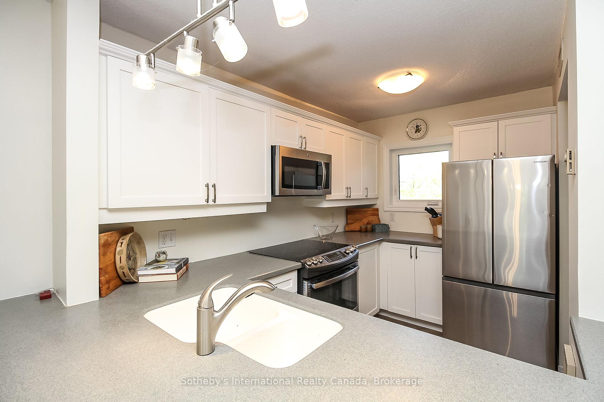 Photo 12 of 771 Johnston Park Avenue, Collingwood — HOMEH