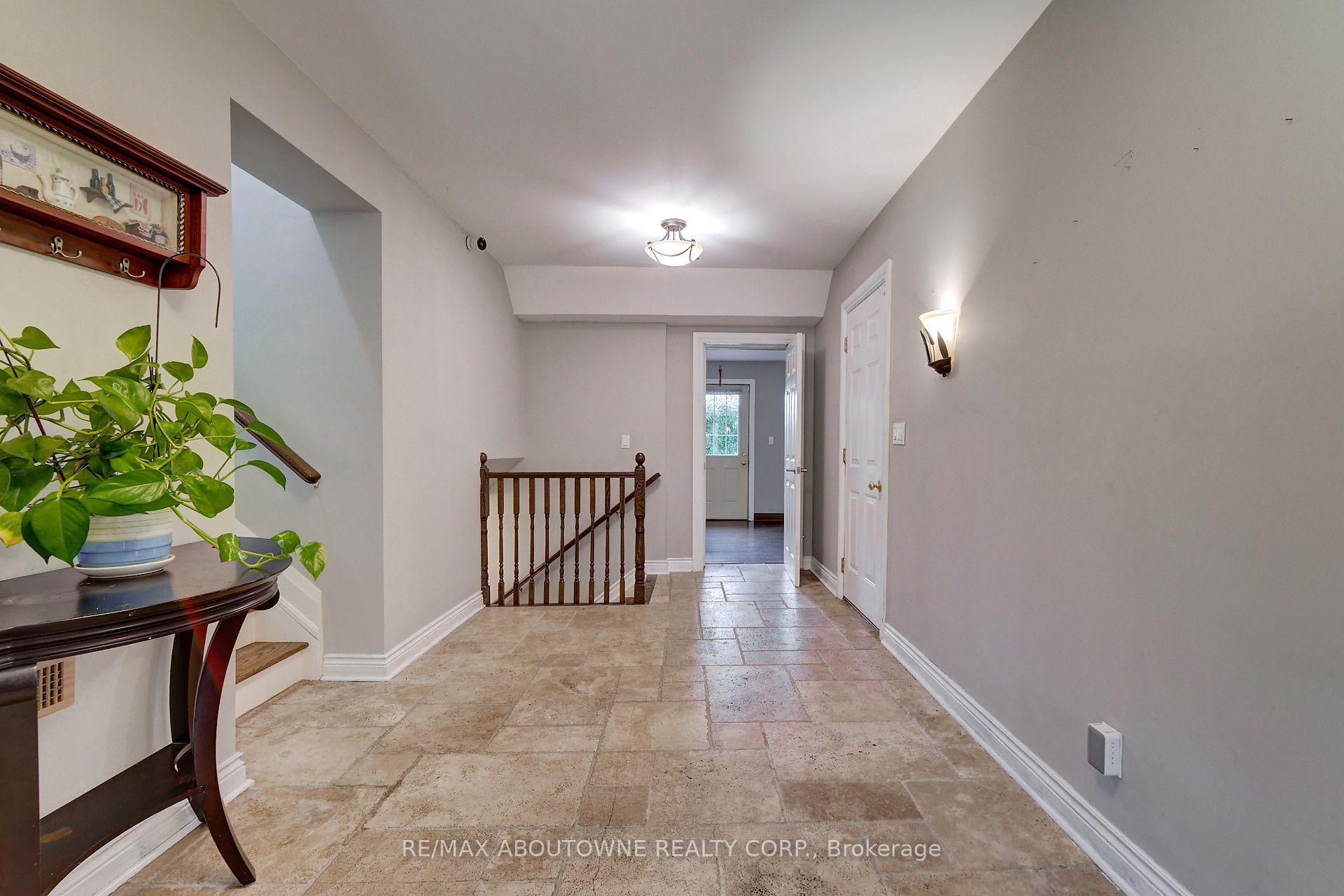 Photo 11 of 178 Carlisle Road, Hamilton, Rural Flamborough — HOMEH