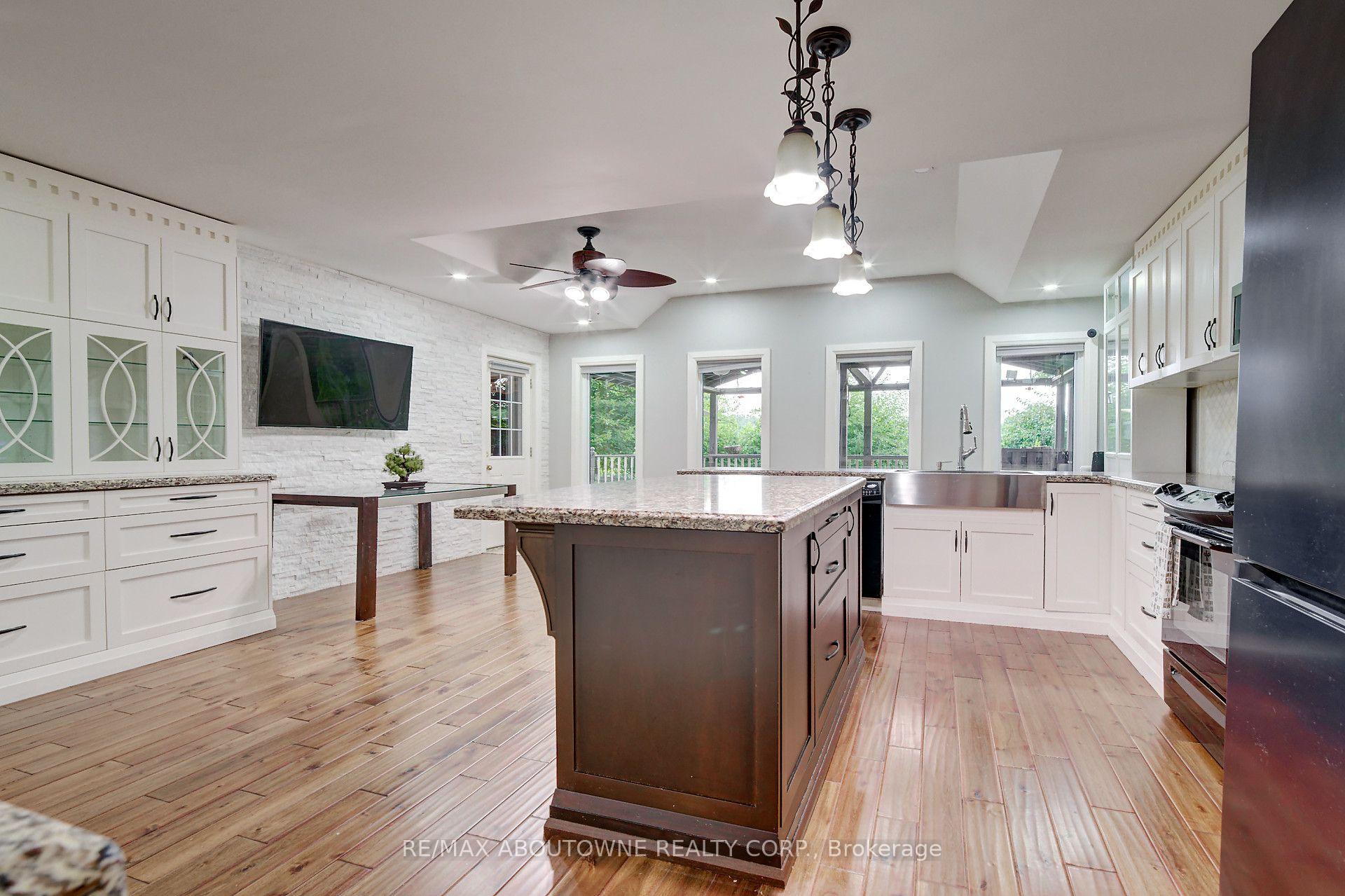 Photo 14 of 178 Carlisle Road, Hamilton, Rural Flamborough — HOMEH