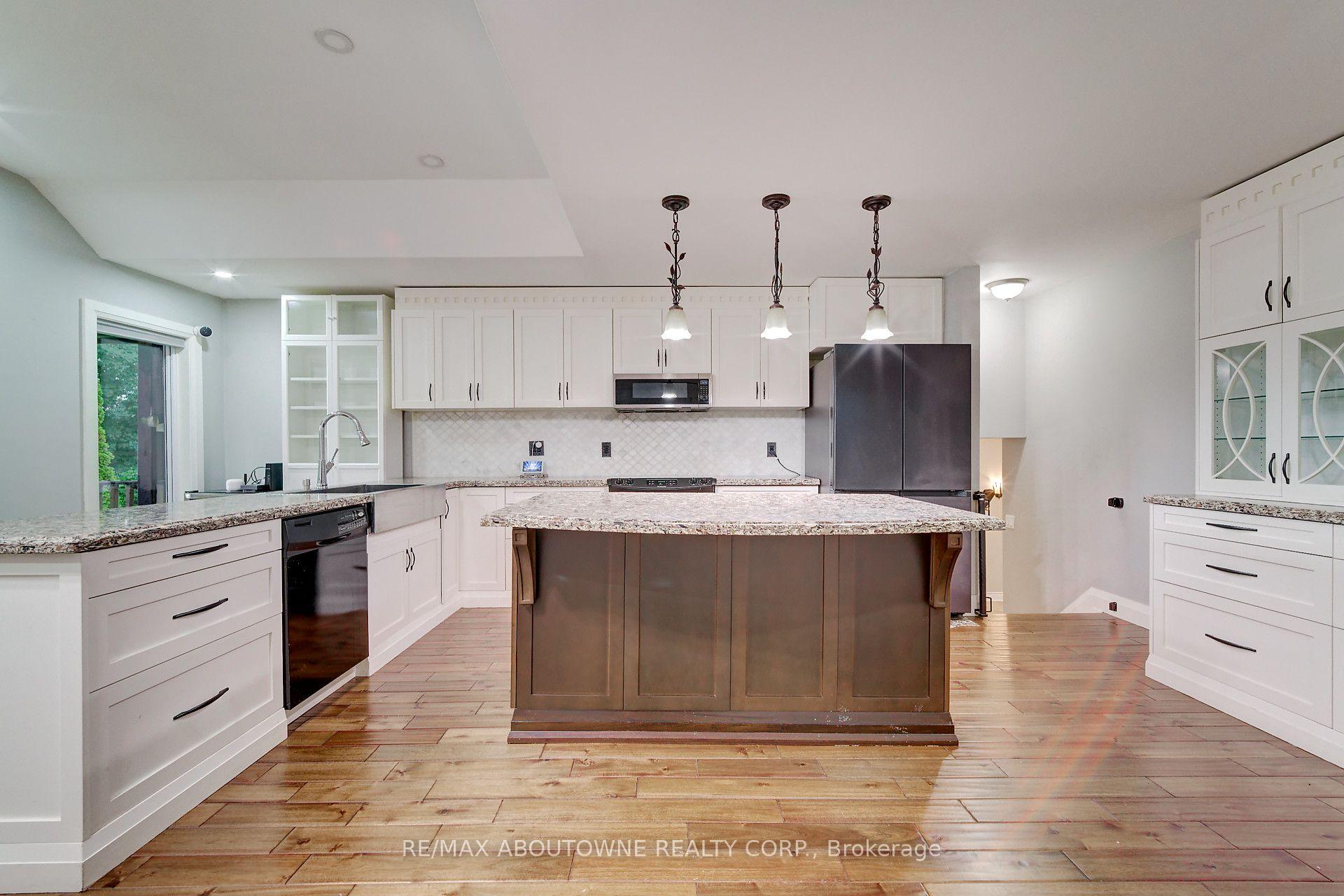 Photo 15 of 178 Carlisle Road, Hamilton, Rural Flamborough — HOMEH