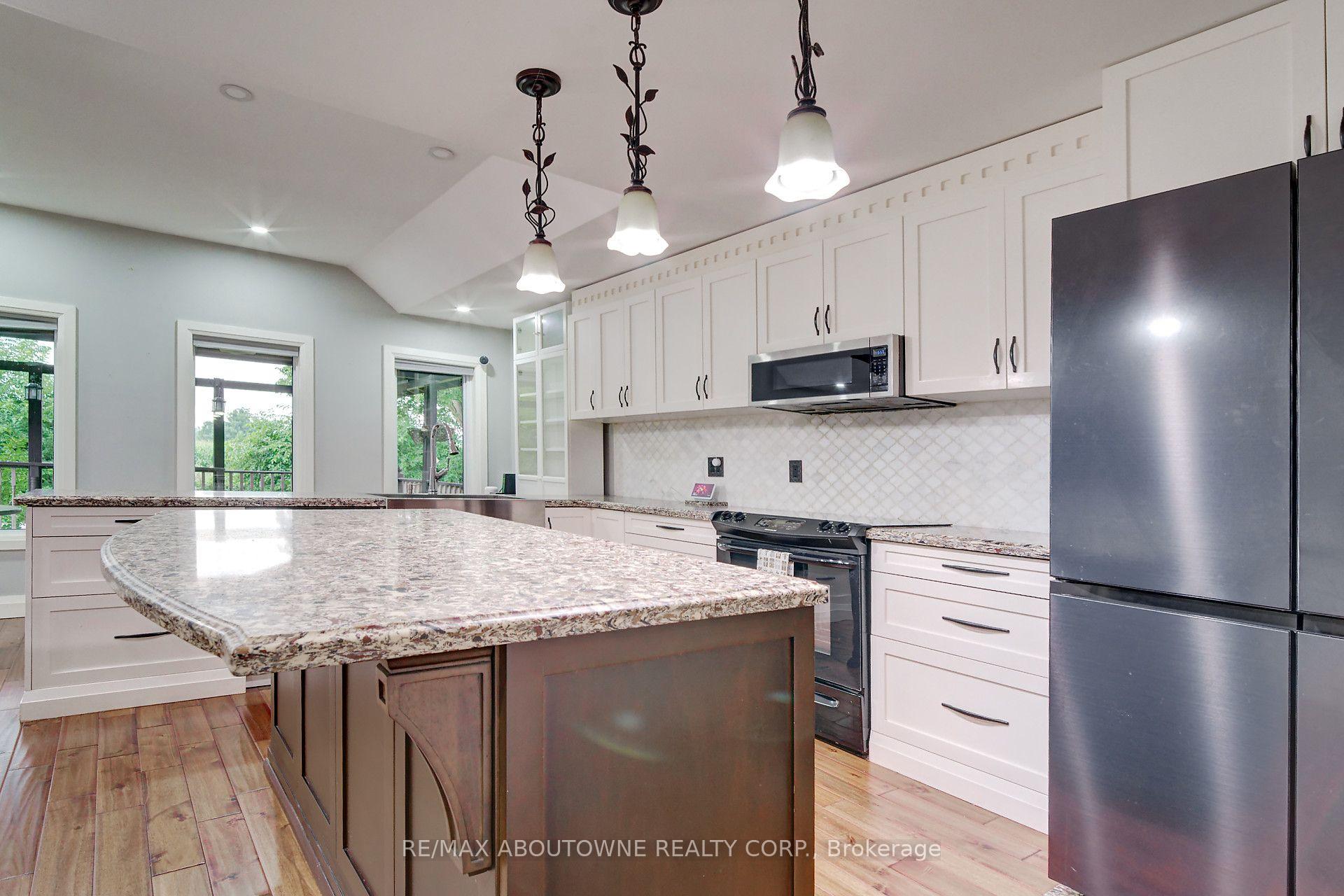 Photo 18 of 178 Carlisle Road, Hamilton, Rural Flamborough — HOMEH