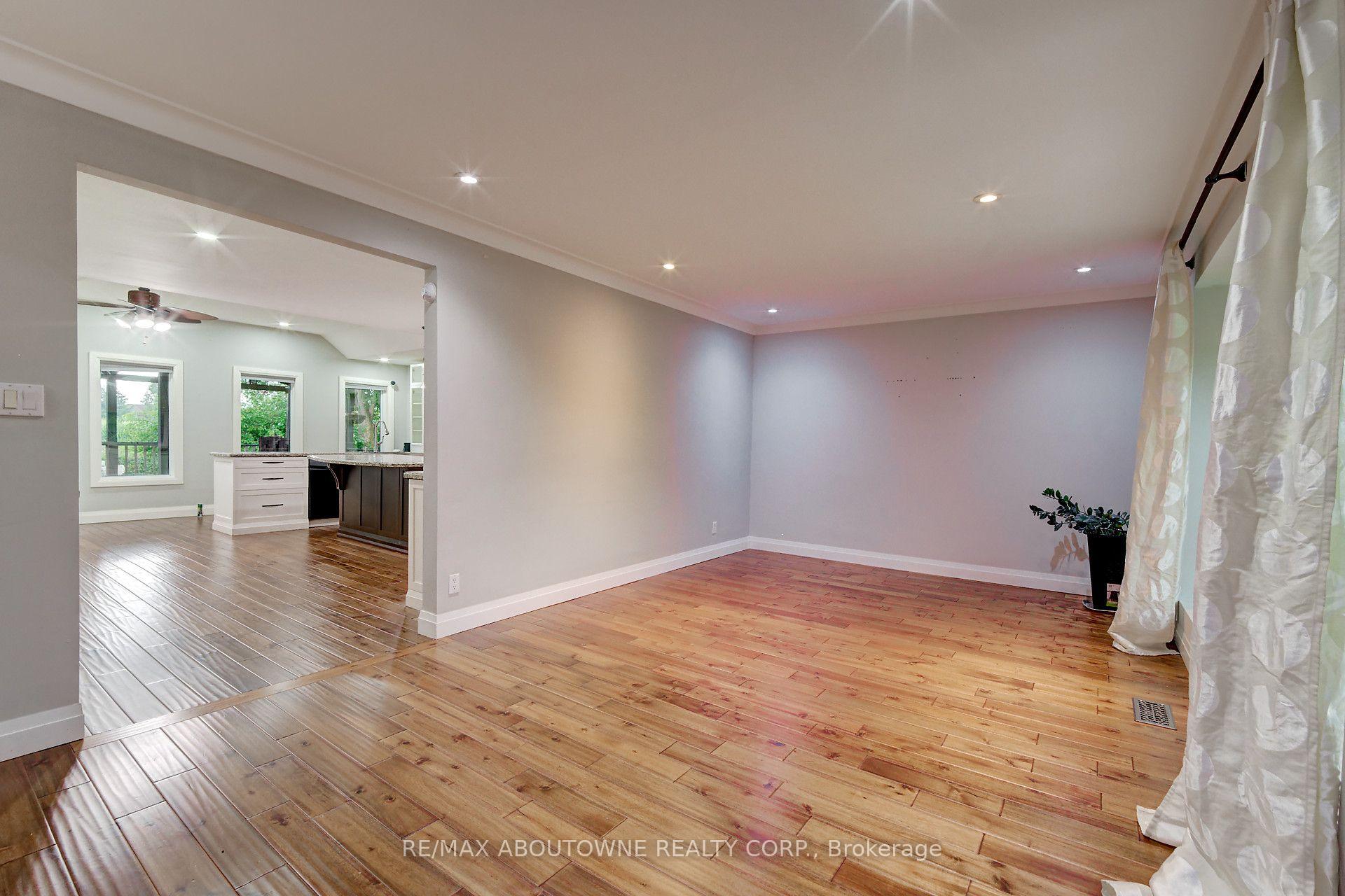 Photo 21 of 178 Carlisle Road, Hamilton, Rural Flamborough — HOMEH