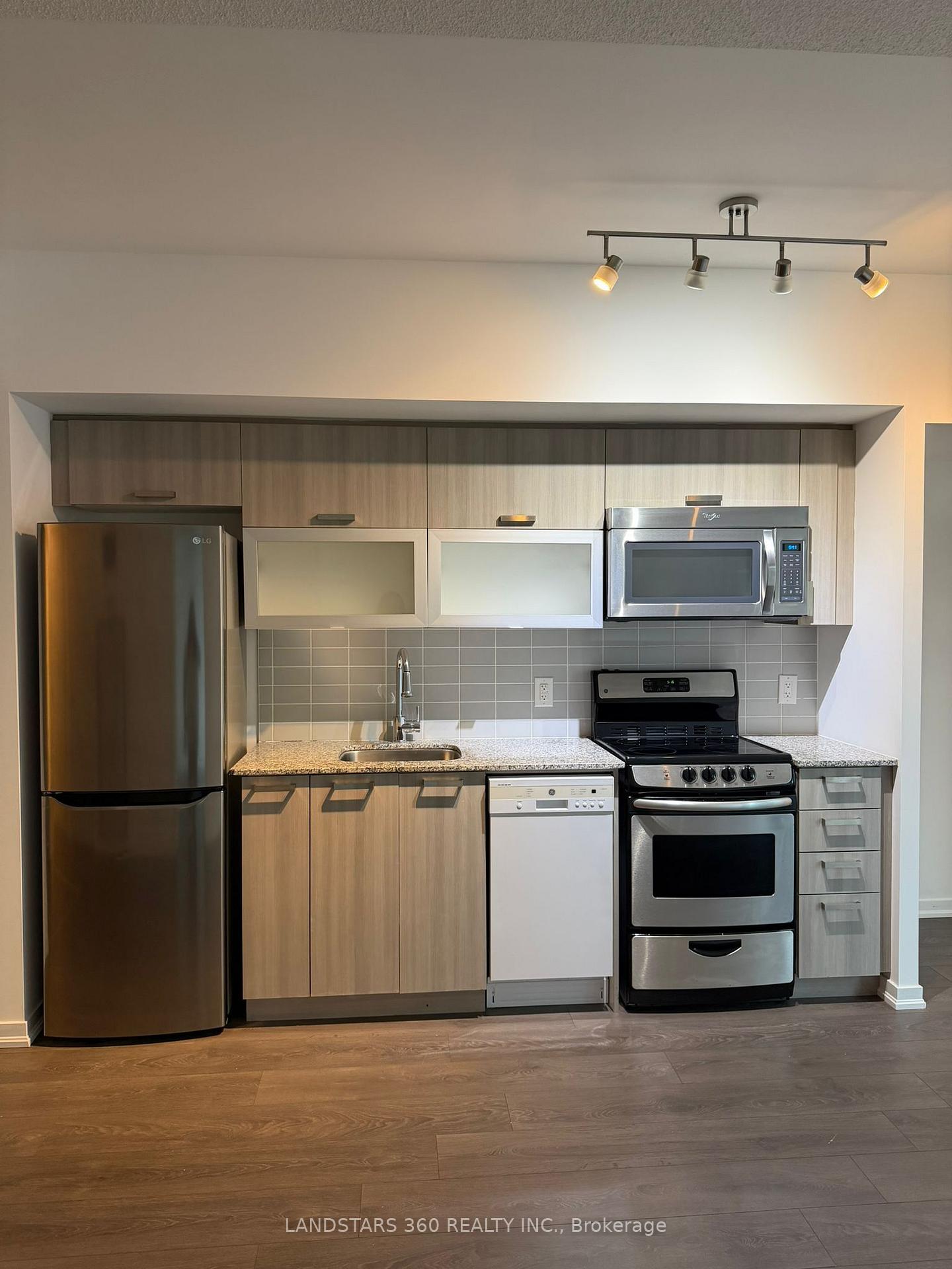 Photo 3 of Unit 823, 68 Abell Street, Toronto, Little Portugal — HOMEH