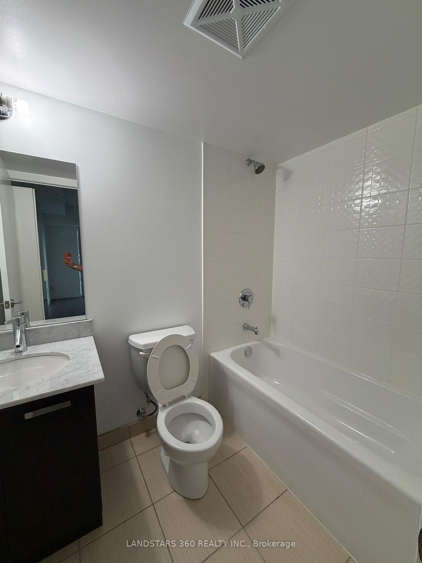 Photo 8 of Unit 823, 68 Abell Street, Toronto, Little Portugal — HOMEH