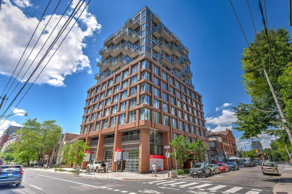 Photo 2 of Unit 803, 2 Augusta Avenue, Toronto, Waterfront Communities — HOMEH