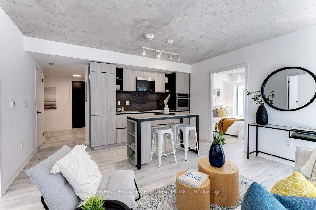 Photo 6 of Unit 803, 2 Augusta Avenue, Toronto, Waterfront Communities — HOMEH
