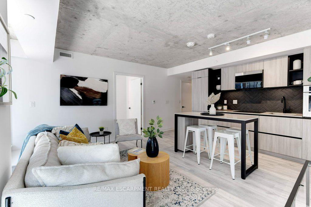 Photo 7 of Unit 803, 2 Augusta Avenue, Toronto, Waterfront Communities — HOMEH