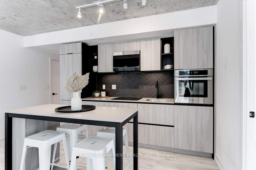 Photo 8 of Unit 803, 2 Augusta Avenue, Toronto, Waterfront Communities — HOMEH