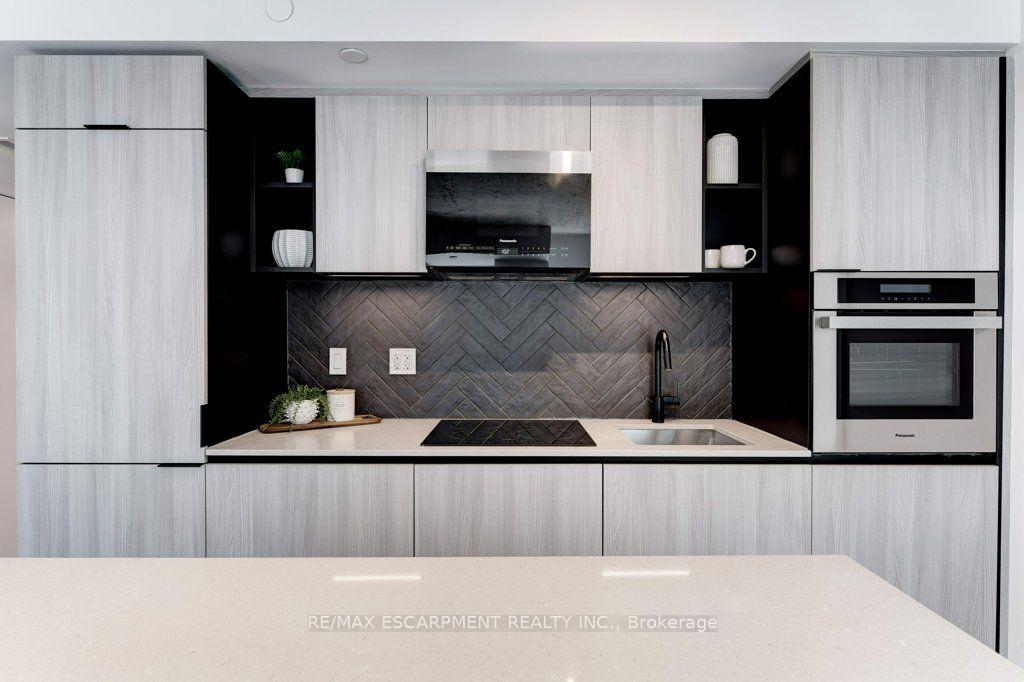 Photo 9 of Unit 803, 2 Augusta Avenue, Toronto, Waterfront Communities — HOMEH