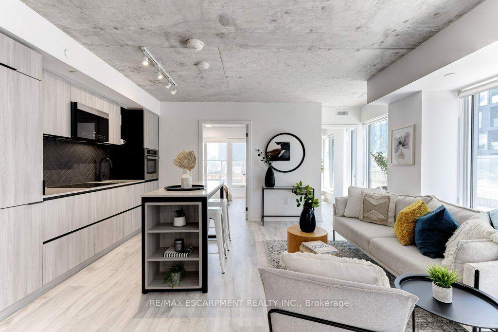 Photo 10 of Unit 803, 2 Augusta Avenue, Toronto, Waterfront Communities — HOMEH