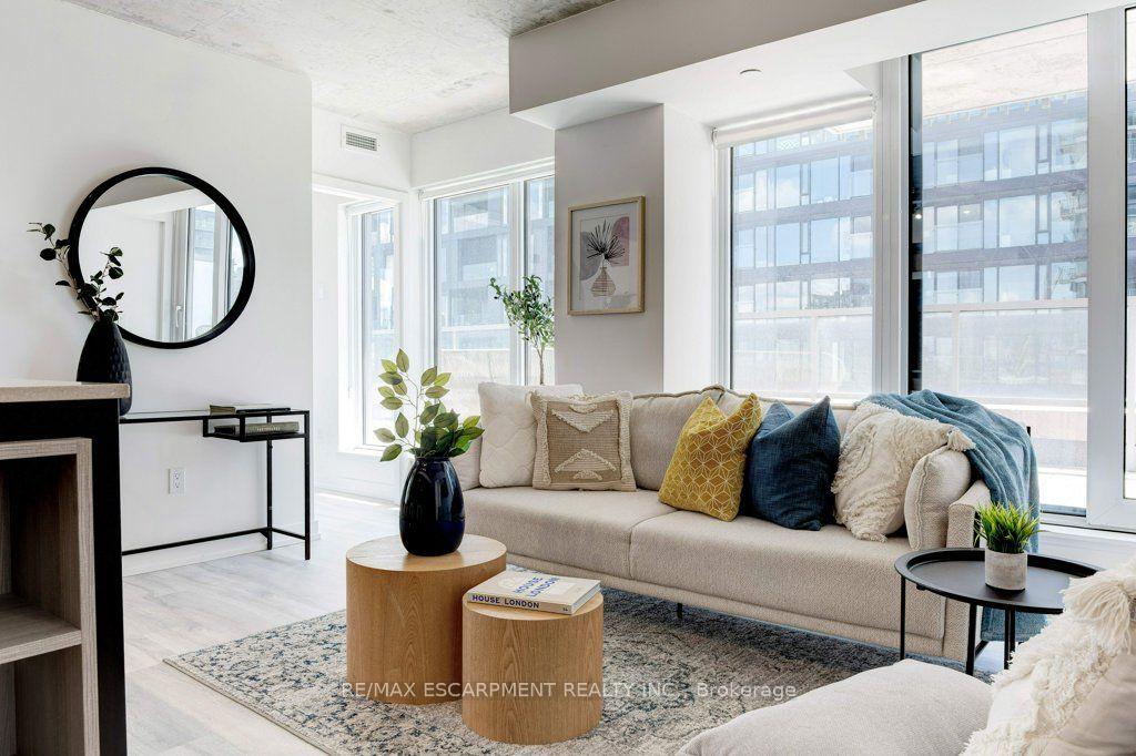 Photo 11 of Unit 803, 2 Augusta Avenue, Toronto, Waterfront Communities — HOMEH