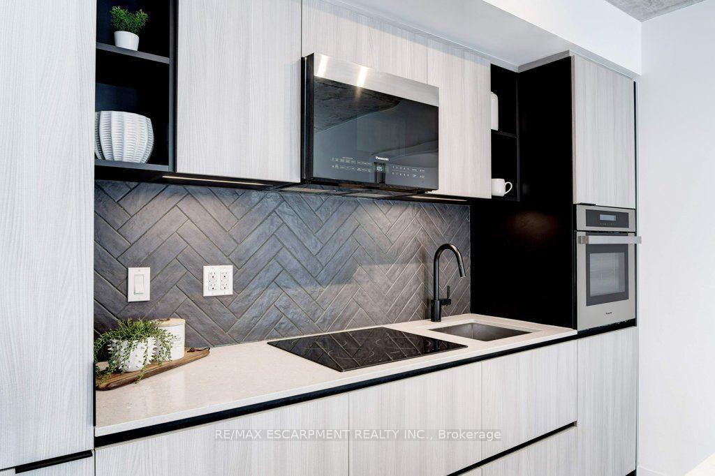 Photo 12 of Unit 803, 2 Augusta Avenue, Toronto, Waterfront Communities — HOMEH