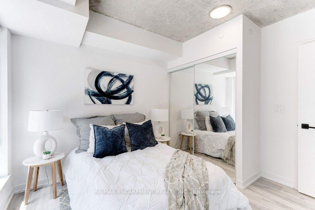 Photo 14 of Unit 803, 2 Augusta Avenue, Toronto, Waterfront Communities — HOMEH