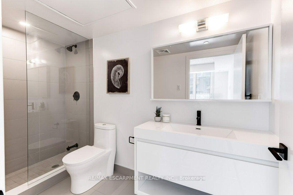 Photo 15 of Unit 803, 2 Augusta Avenue, Toronto, Waterfront Communities — HOMEH