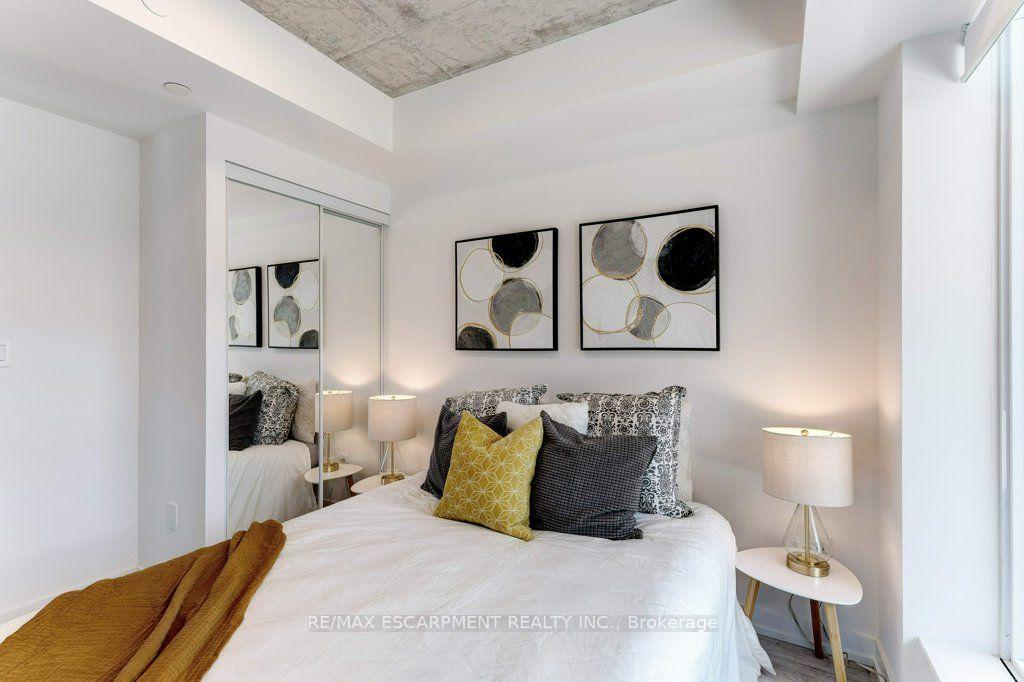 Photo 17 of Unit 803, 2 Augusta Avenue, Toronto, Waterfront Communities — HOMEH