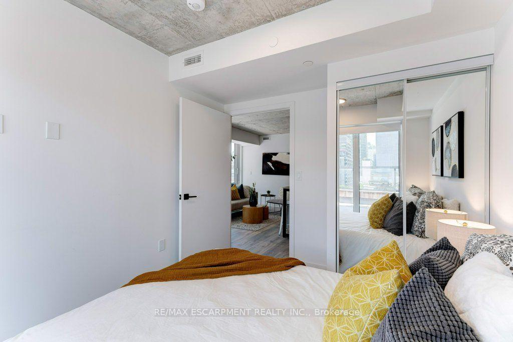 Photo 18 of Unit 803, 2 Augusta Avenue, Toronto, Waterfront Communities — HOMEH