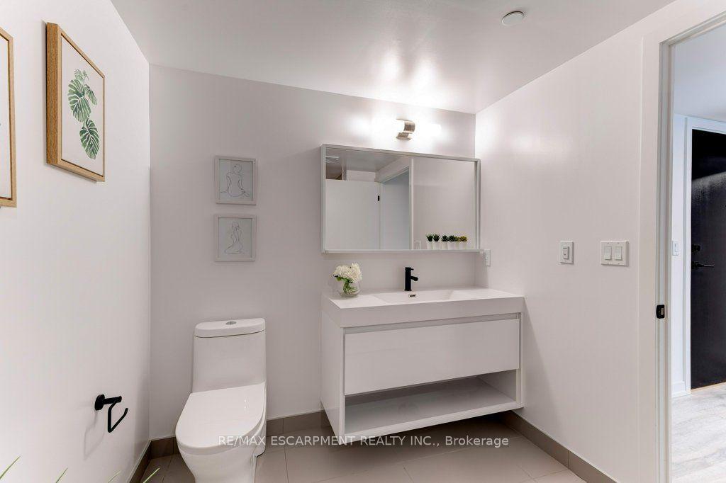Photo 21 of Unit 803, 2 Augusta Avenue, Toronto, Waterfront Communities — HOMEH