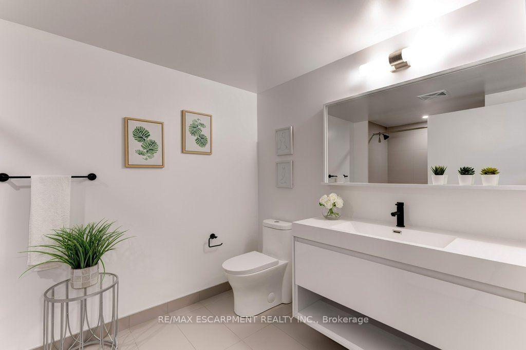 Photo 22 of Unit 803, 2 Augusta Avenue, Toronto, Waterfront Communities — HOMEH