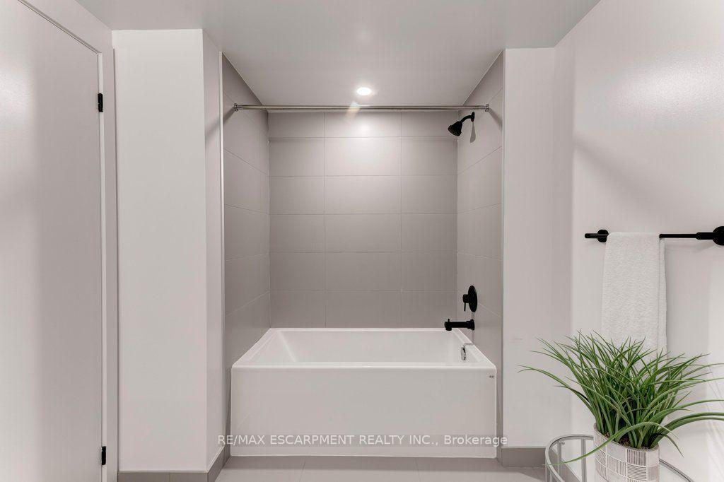 Photo 23 of Unit 803, 2 Augusta Avenue, Toronto, Waterfront Communities — HOMEH
