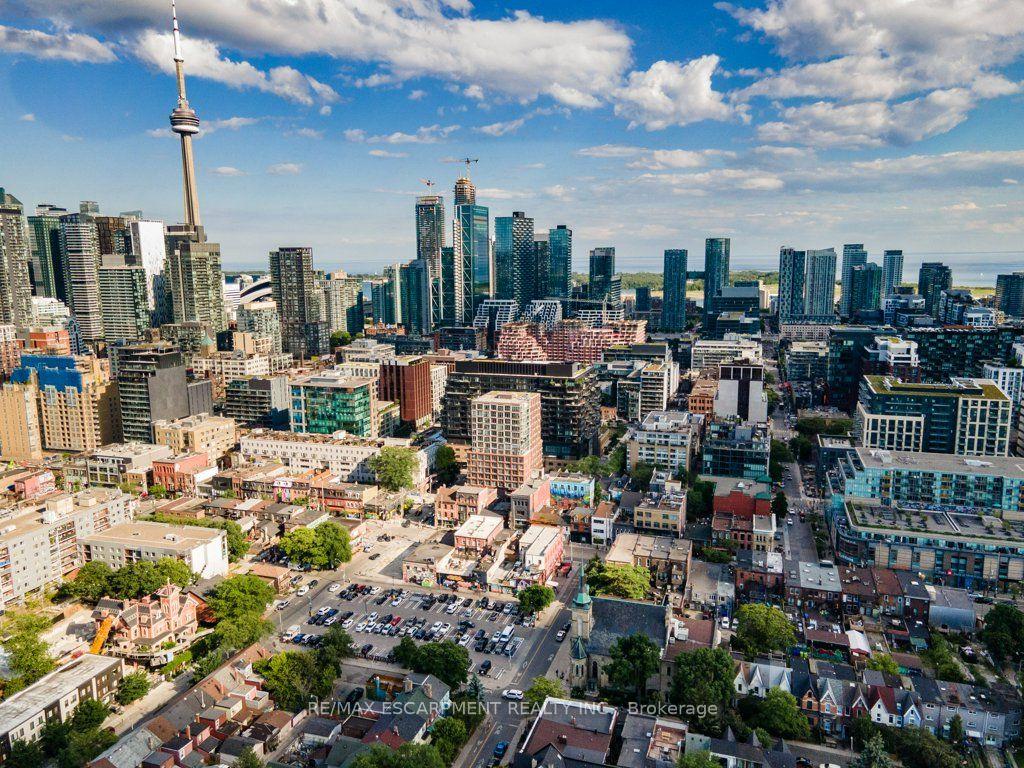 Photo 32 of Unit 803, 2 Augusta Avenue, Toronto, Waterfront Communities — HOMEH