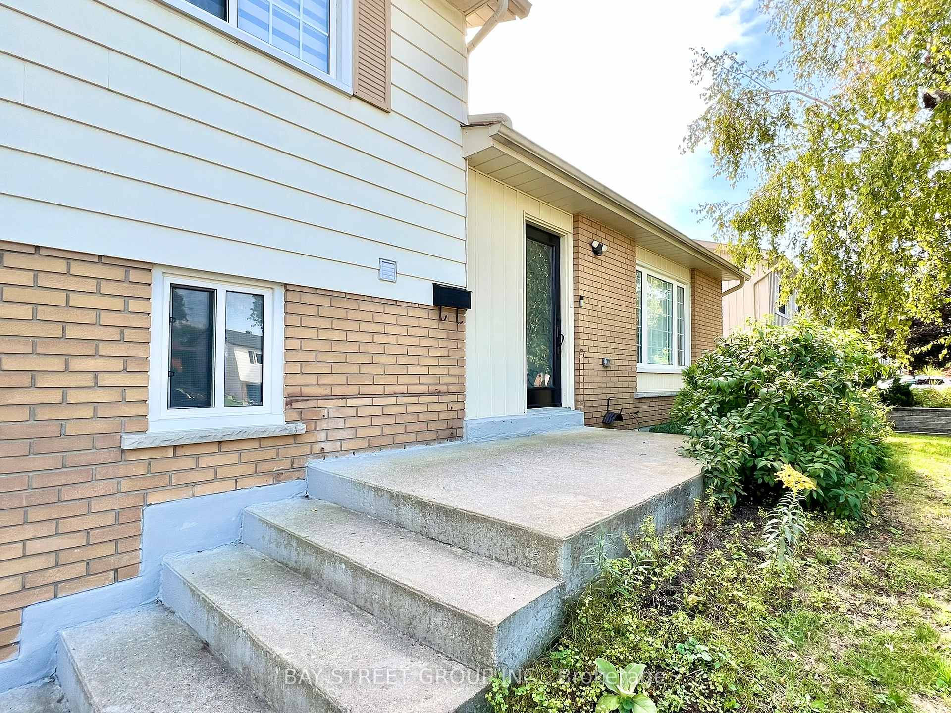 Photo 5 of 93 Parkway Avenue, Markham, Markham Village — HOMEH