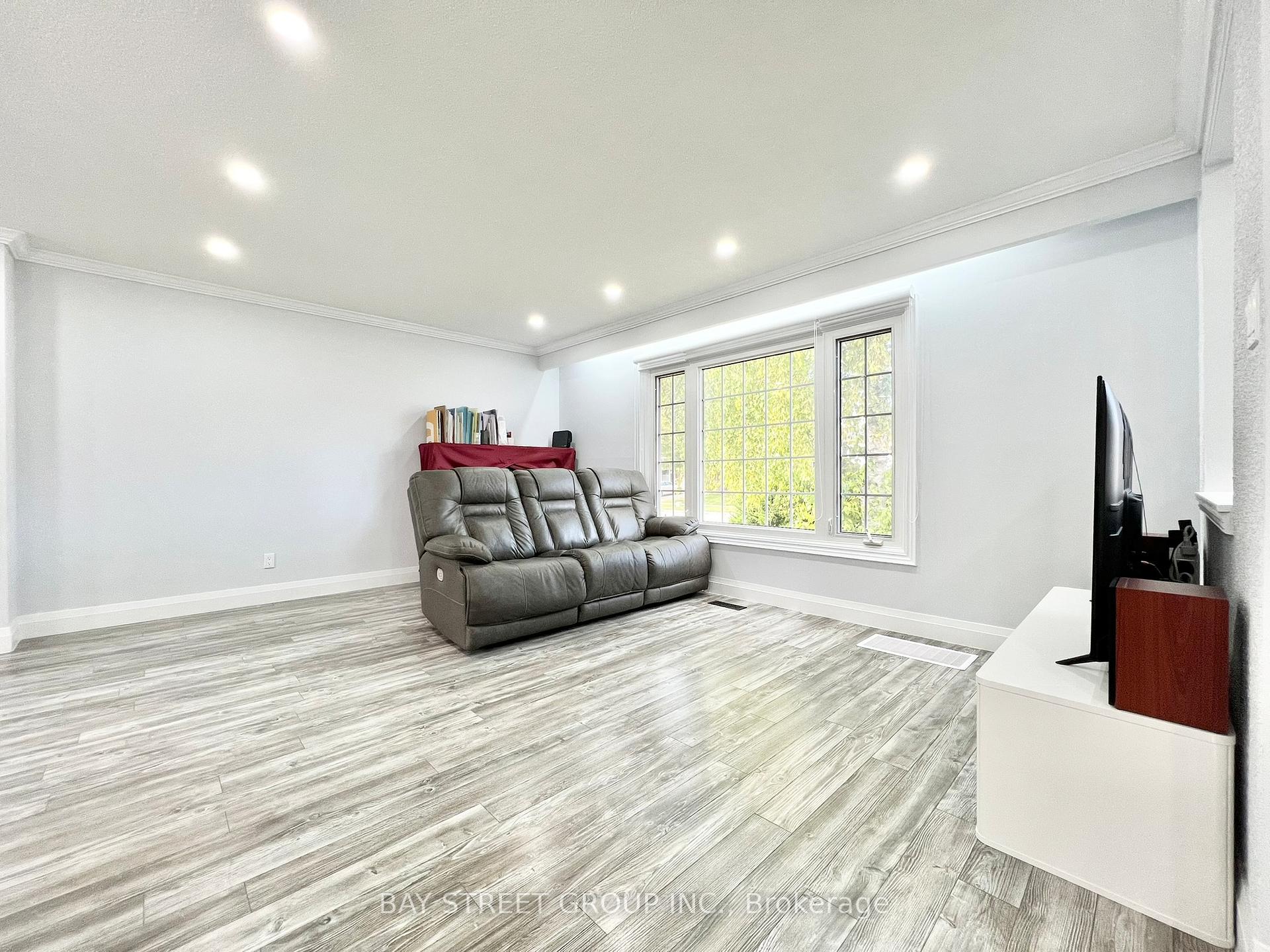 Photo 7 of 93 Parkway Avenue, Markham, Markham Village — HOMEH