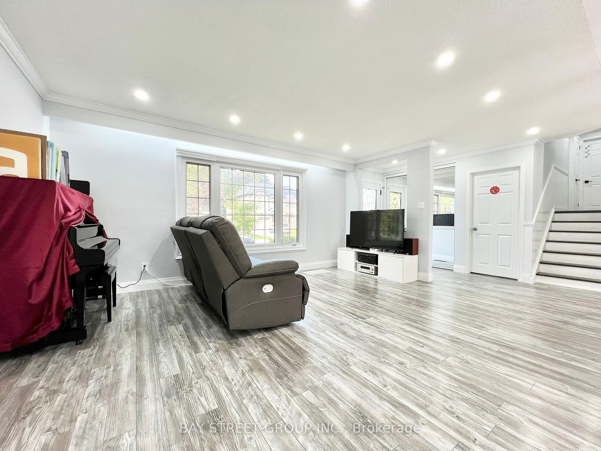 Photo 8 of 93 Parkway Avenue, Markham, Markham Village — HOMEH