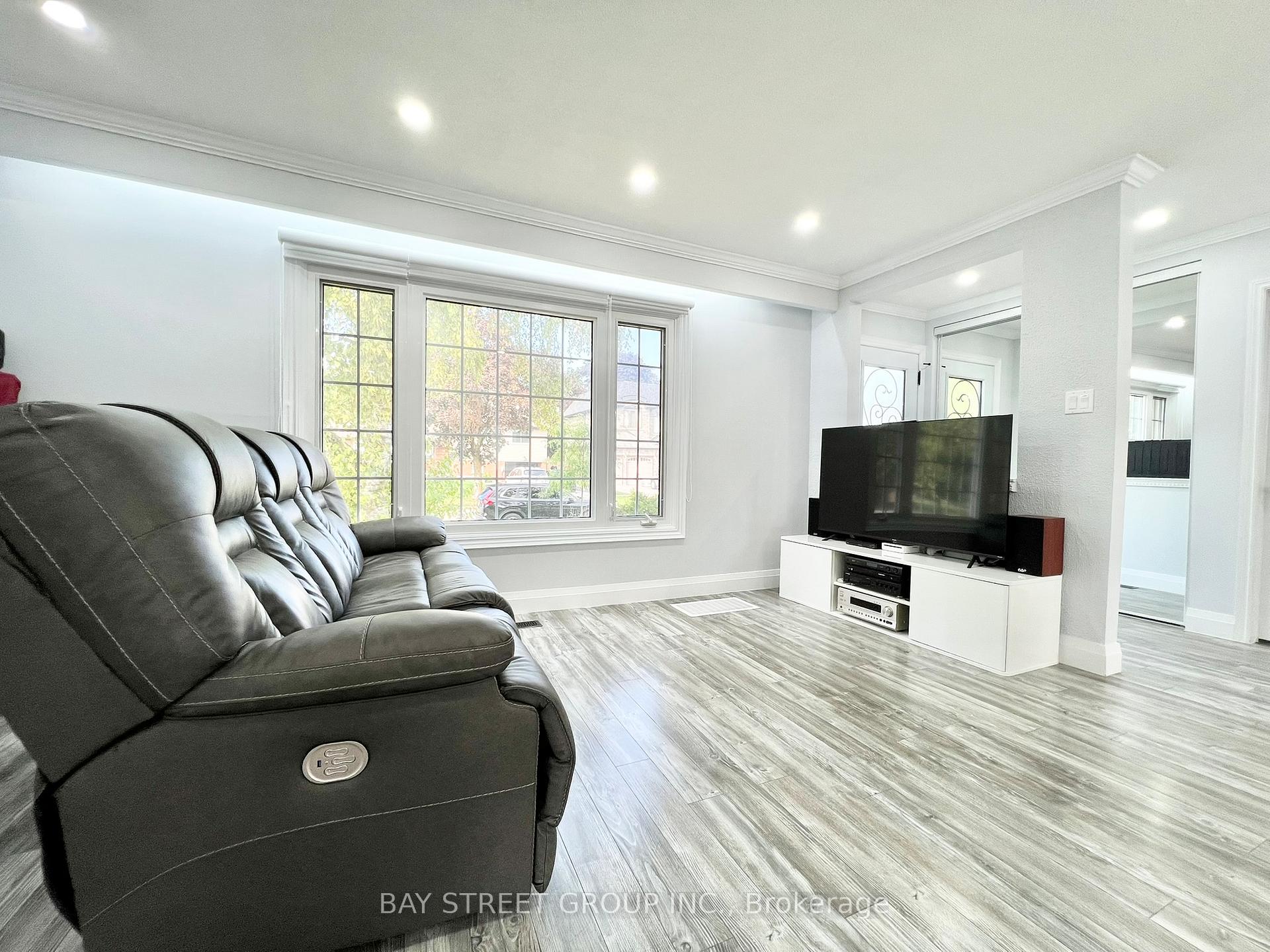 Photo 9 of 93 Parkway Avenue, Markham, Markham Village — HOMEH