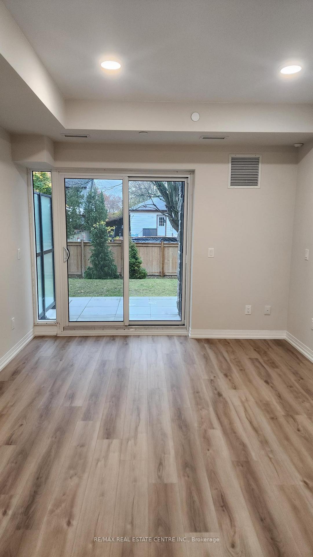 Photo 4 of Unit 137, 50 Herrick Street, St. Catharines, Oakdale — HOMEH
