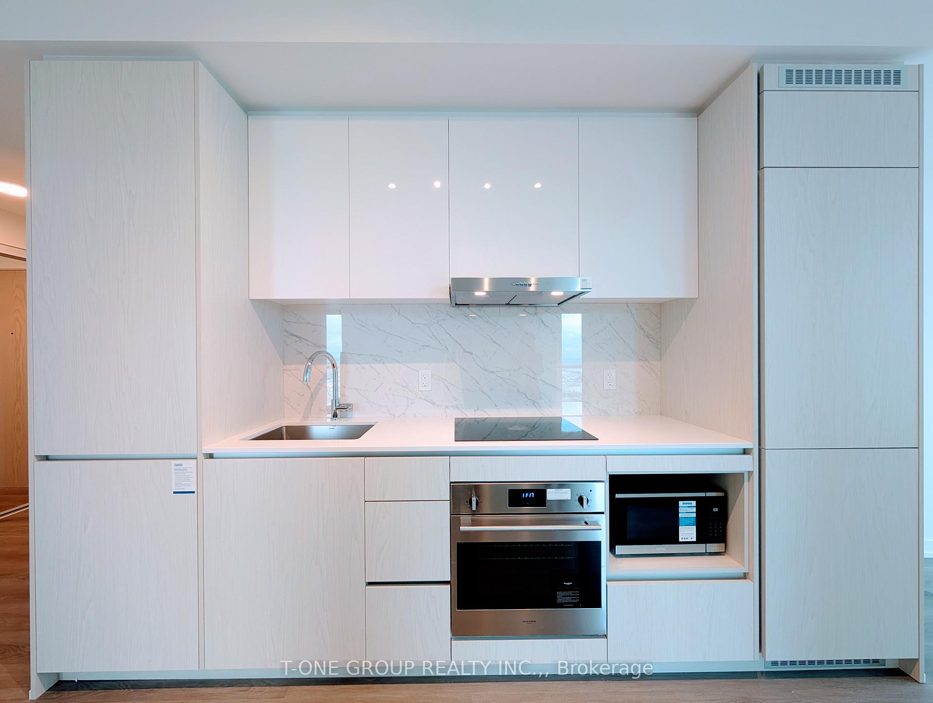 Photo 3 of Unit 3512, 28 Interchange Way, Vaughan, Vaughan Corporate Centre — HOMEH