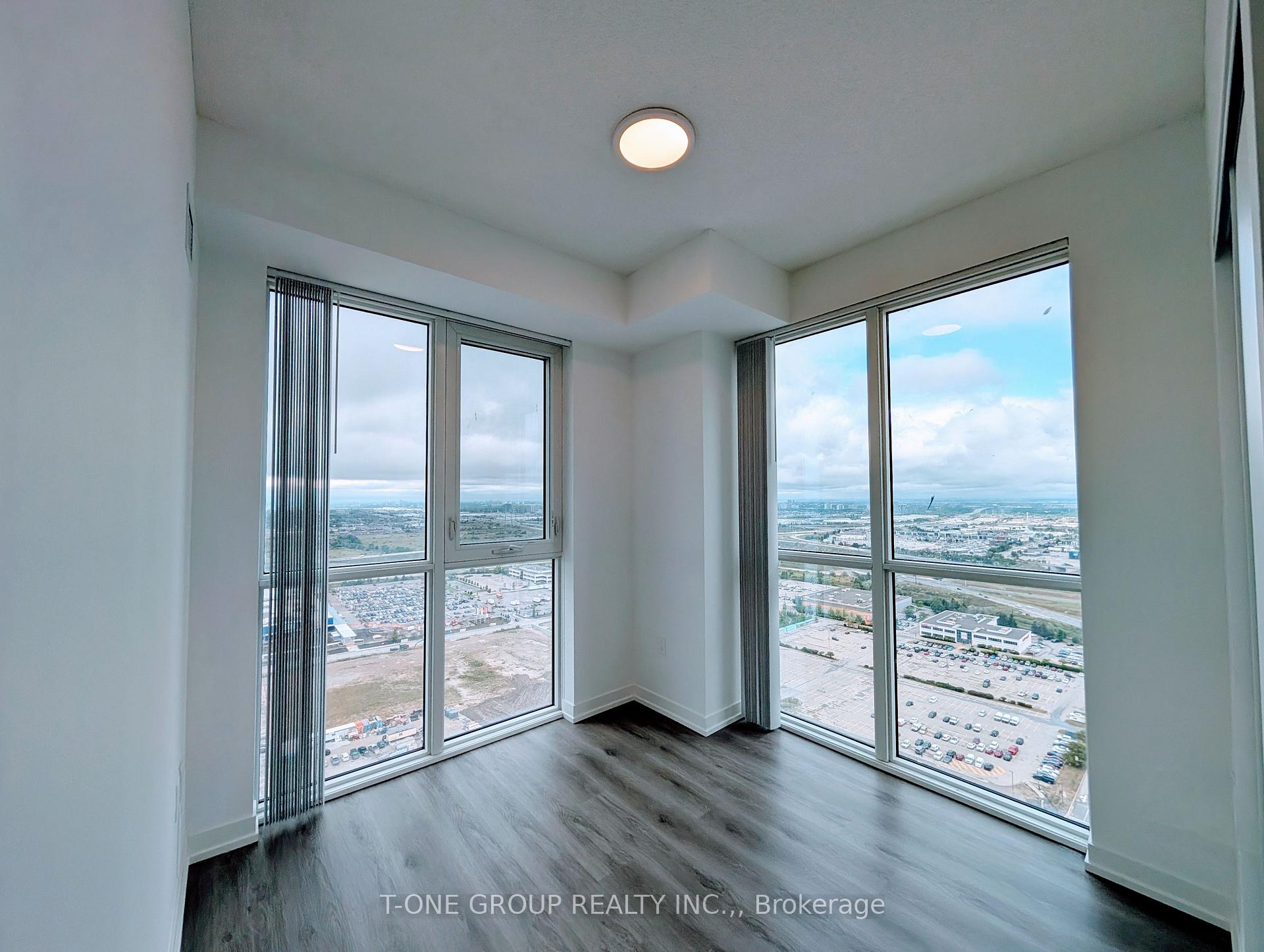 Photo 6 of Unit 3512, 28 Interchange Way, Vaughan, Vaughan Corporate Centre — HOMEH