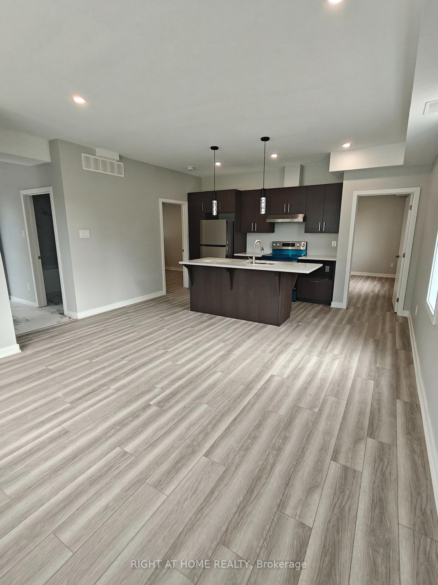 Photo 4 of Unit Unit A, 1336 Thames Street, Ottawa, Carlington — HOMEH