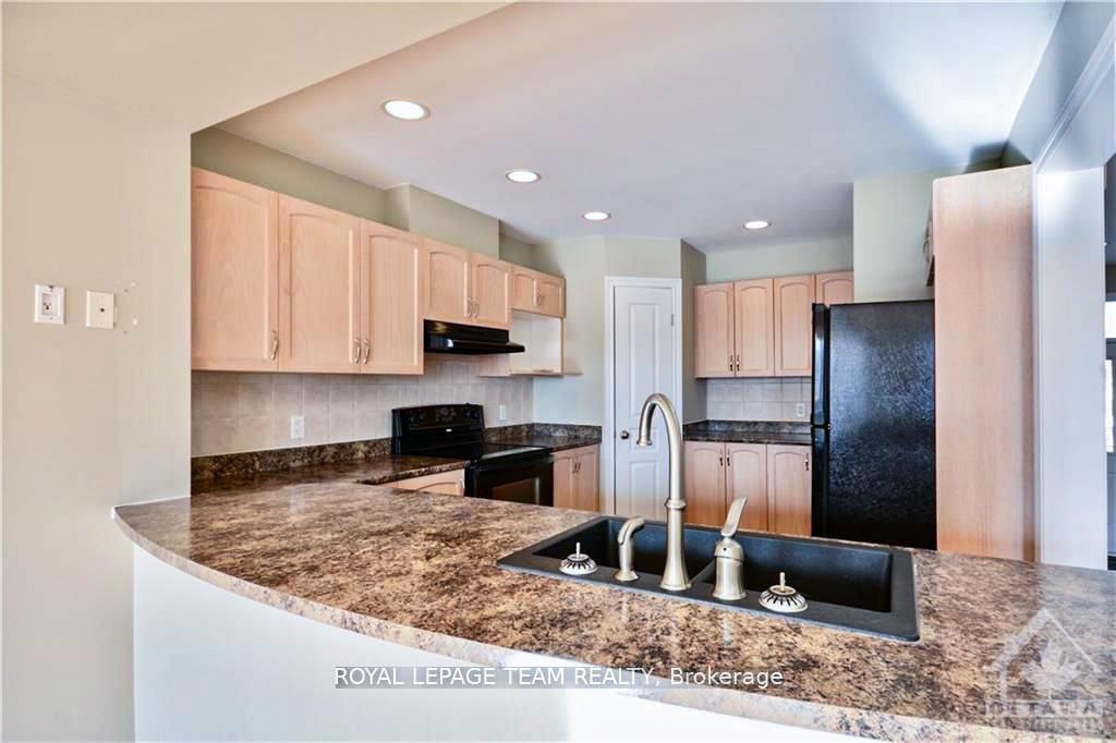 Photo 4 of 234 Tandalee Crescent, Ottawa, Kanata - Emerald Meadows/Trailwest — HOMEH