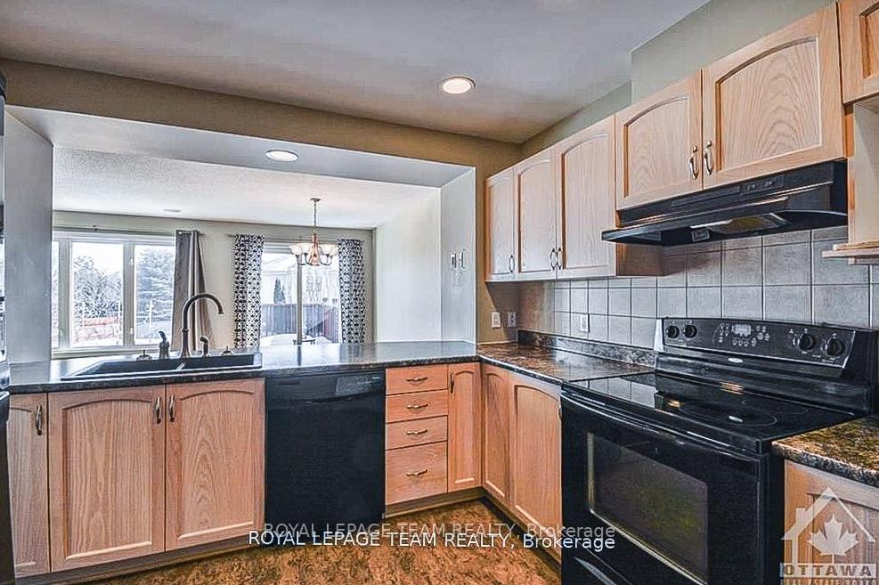 Photo 5 of 234 Tandalee Crescent, Ottawa, Kanata - Emerald Meadows/Trailwest — HOMEH
