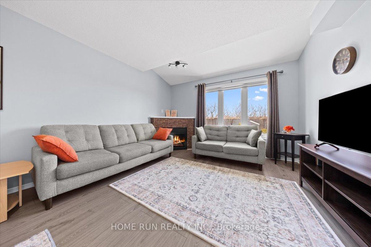Photo 8 of 113 Gray Crescent, Ottawa, Kanata - Beaverbrook — HOMEH
