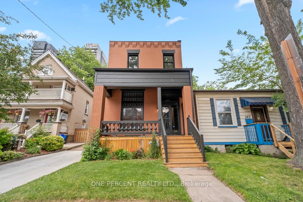 Photo of 143 Catharine Street N