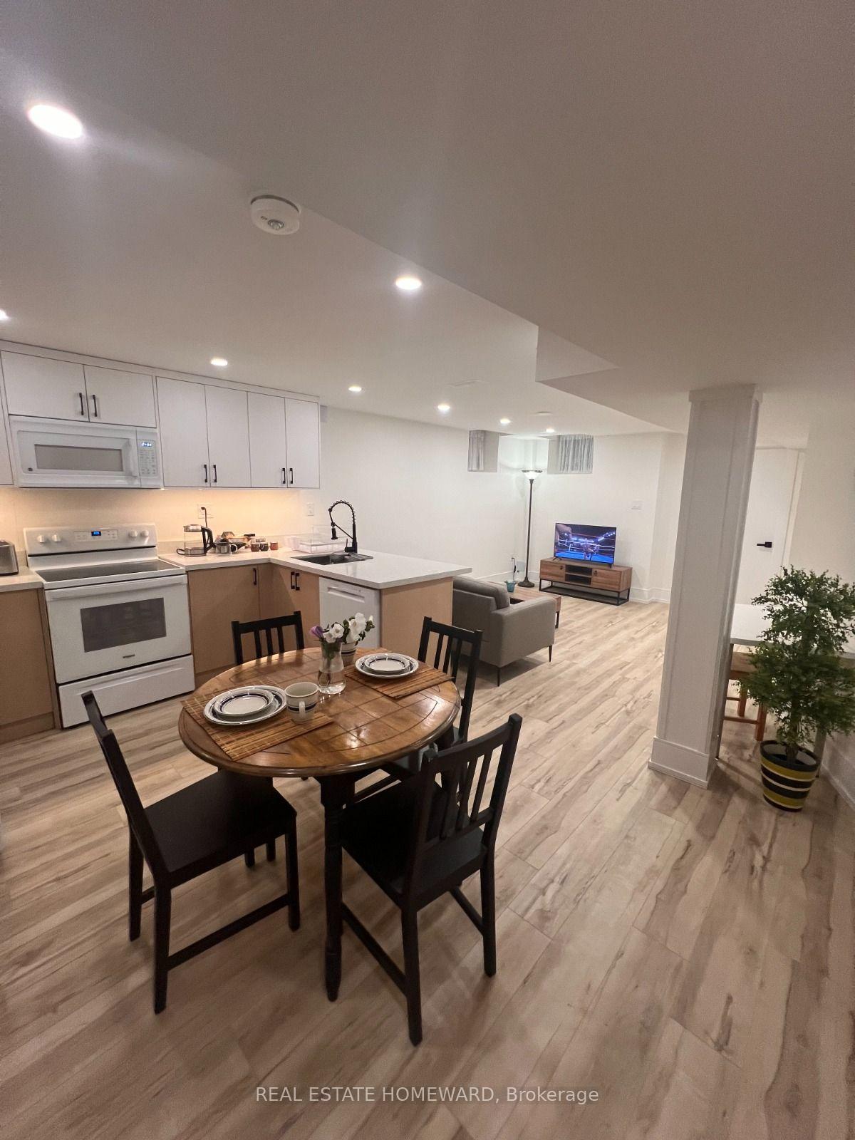 Photo 2 of Unit Lower, 11 Whitefaulds Road, Vaughan, Maple — HOMEH
