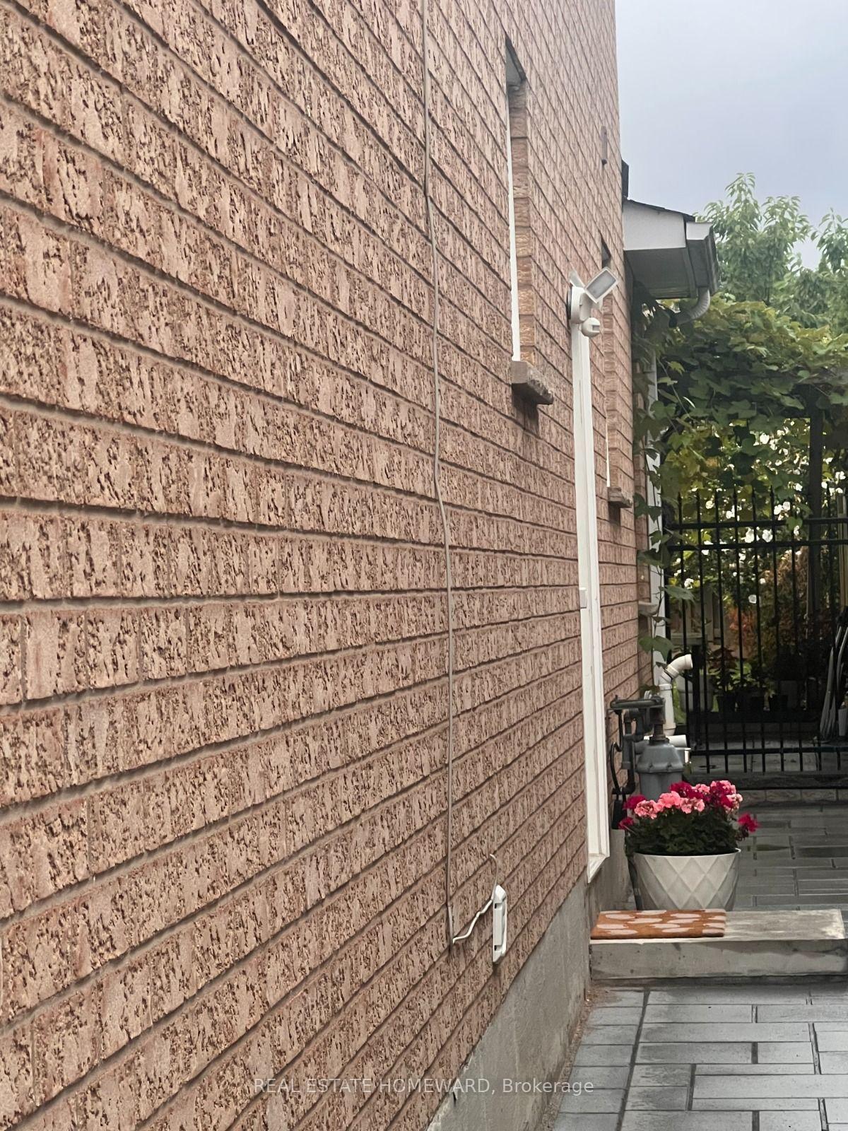 Photo 7 of Unit Lower, 11 Whitefaulds Road, Vaughan, Maple — HOMEH