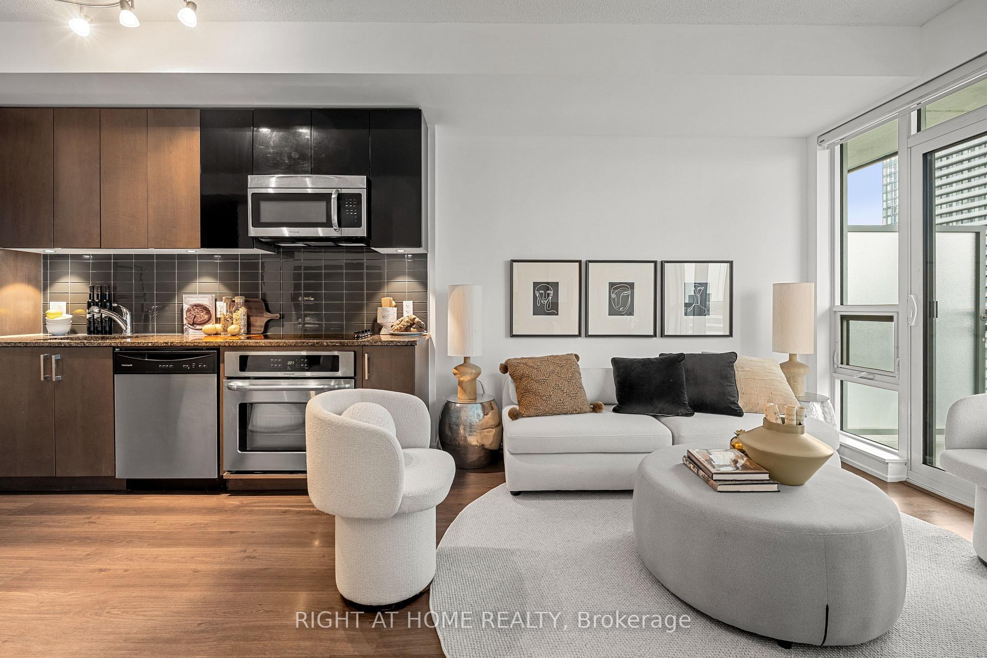 Photo 3 of Unit 2306, 89 Dunfield Avenue, Toronto, Mount Pleasant West — HOMEH