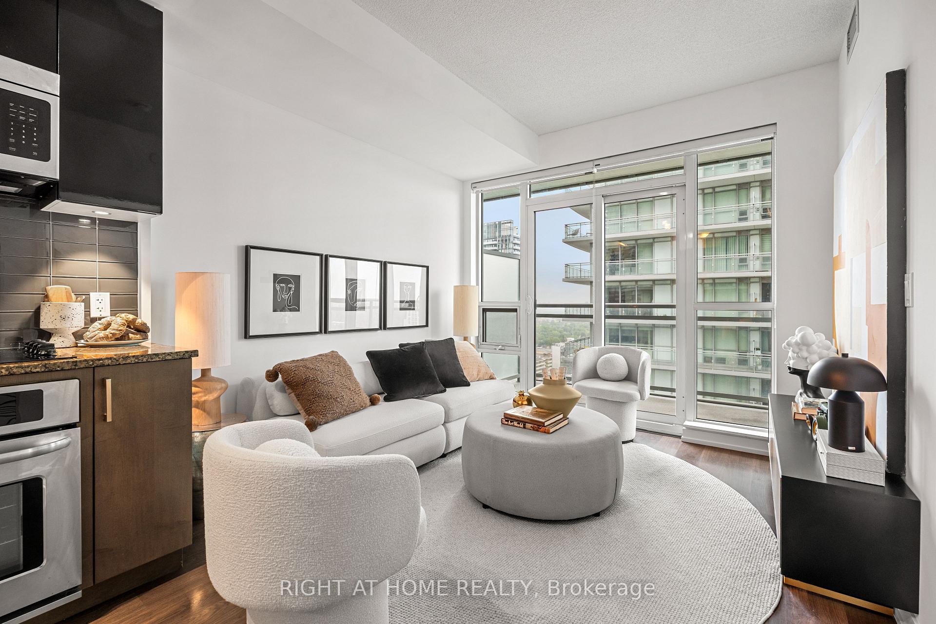 Photo 4 of Unit 2306, 89 Dunfield Avenue, Toronto, Mount Pleasant West — HOMEH