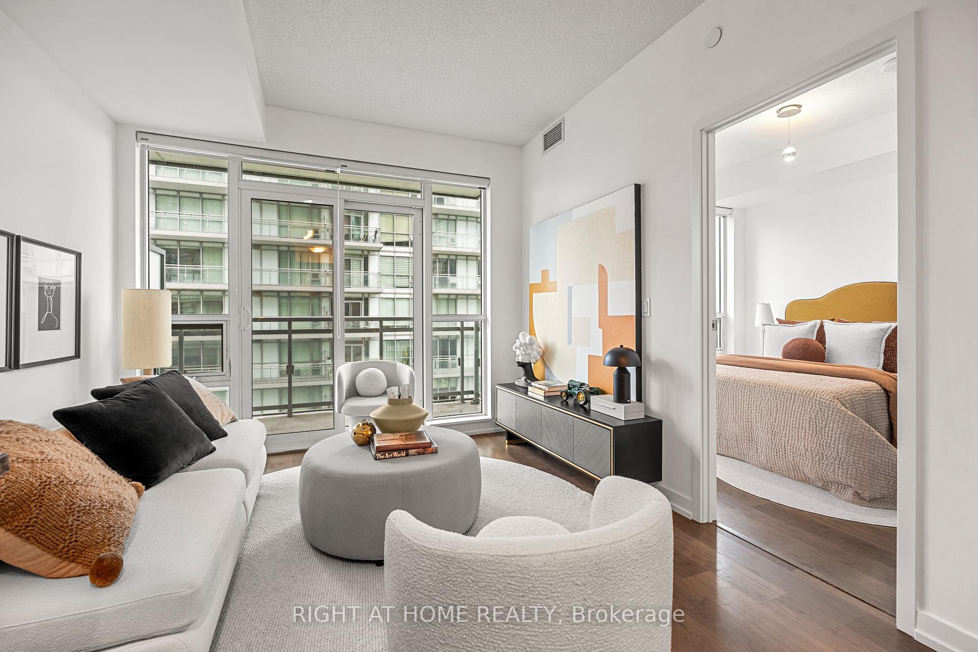 Photo 5 of Unit 2306, 89 Dunfield Avenue, Toronto, Mount Pleasant West — HOMEH