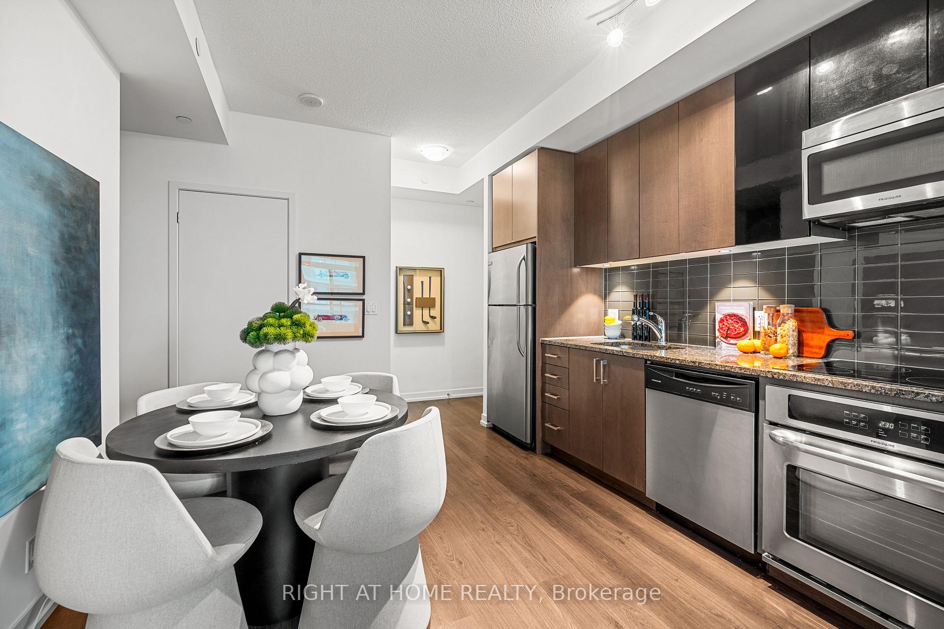 Photo 7 of Unit 2306, 89 Dunfield Avenue, Toronto, Mount Pleasant West — HOMEH