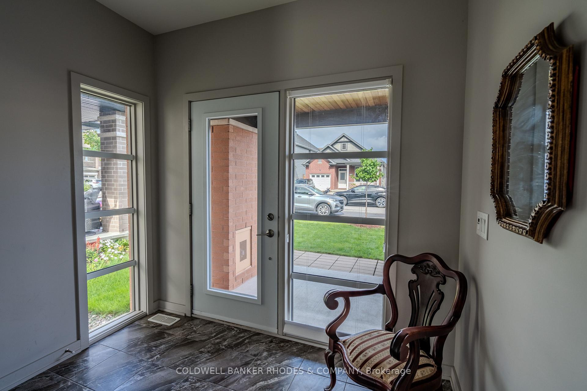 Photo 3 of 806 Carnelian Crescent, Ottawa, Riverside South/Gloucester Glen — HOMEH