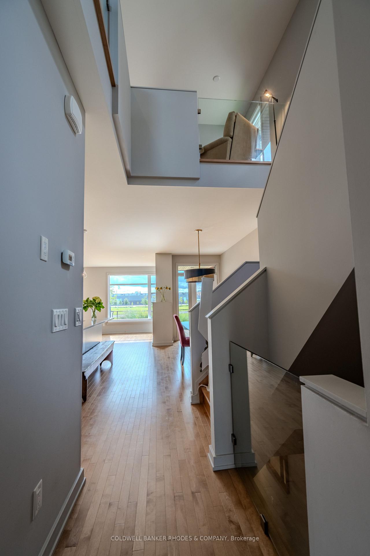 Photo 5 of 806 Carnelian Crescent, Ottawa, Riverside South/Gloucester Glen — HOMEH